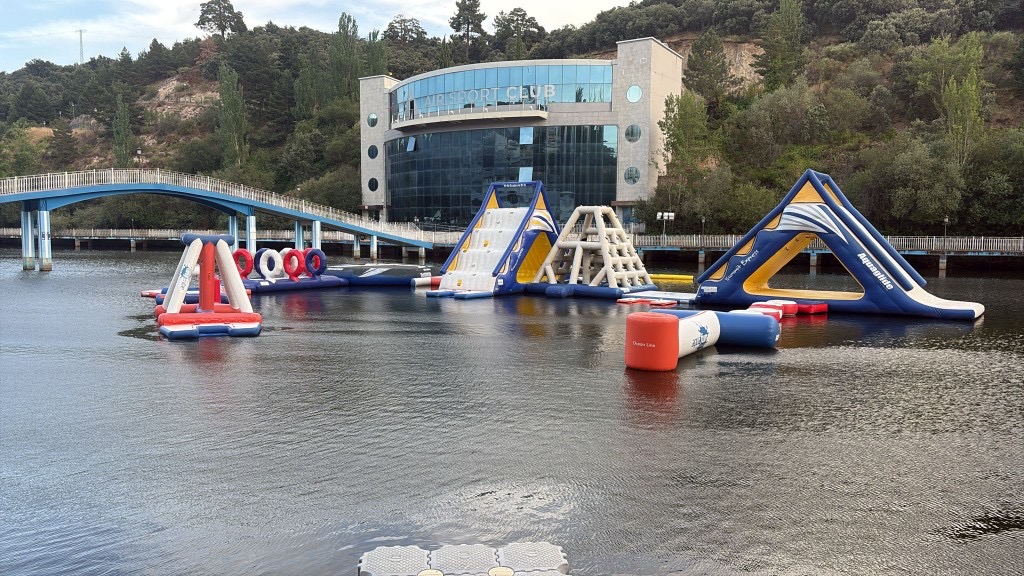 Trampolín Acuático — Aventura Hinchable Los Ángeles de San Rafael